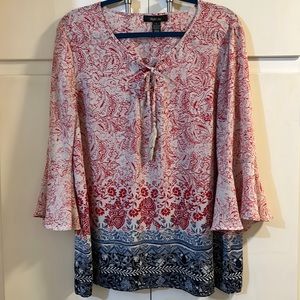 Ladies Style & Co. size large blouse. Preowned like new. flared sleeves